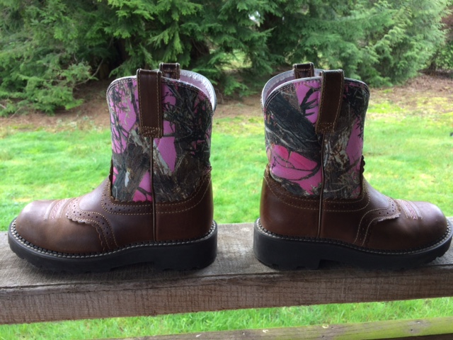 How to look like a cowgirl with pink Ariat Fatbaby boots.